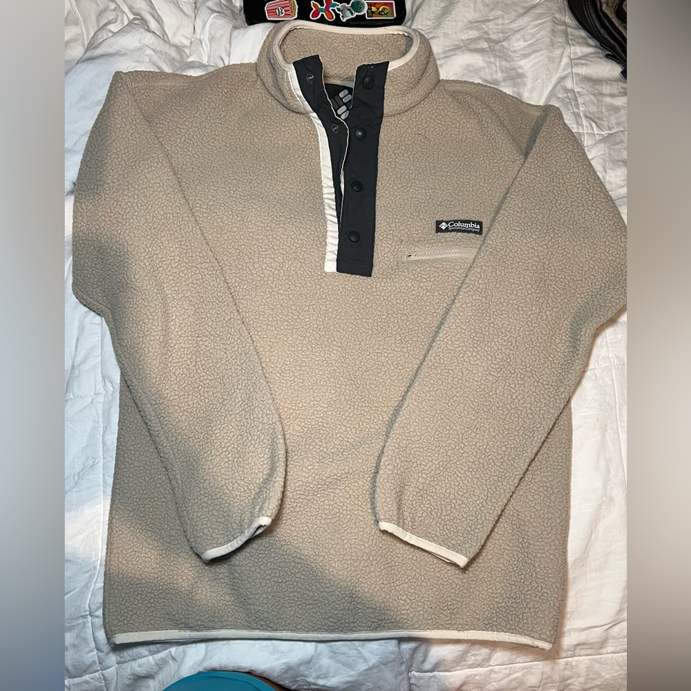 Columbia Tan Crewneck Sweater Soft Cozy Design